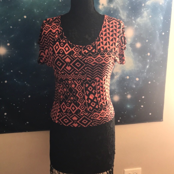 Coral and black top - Picture 3 of 8